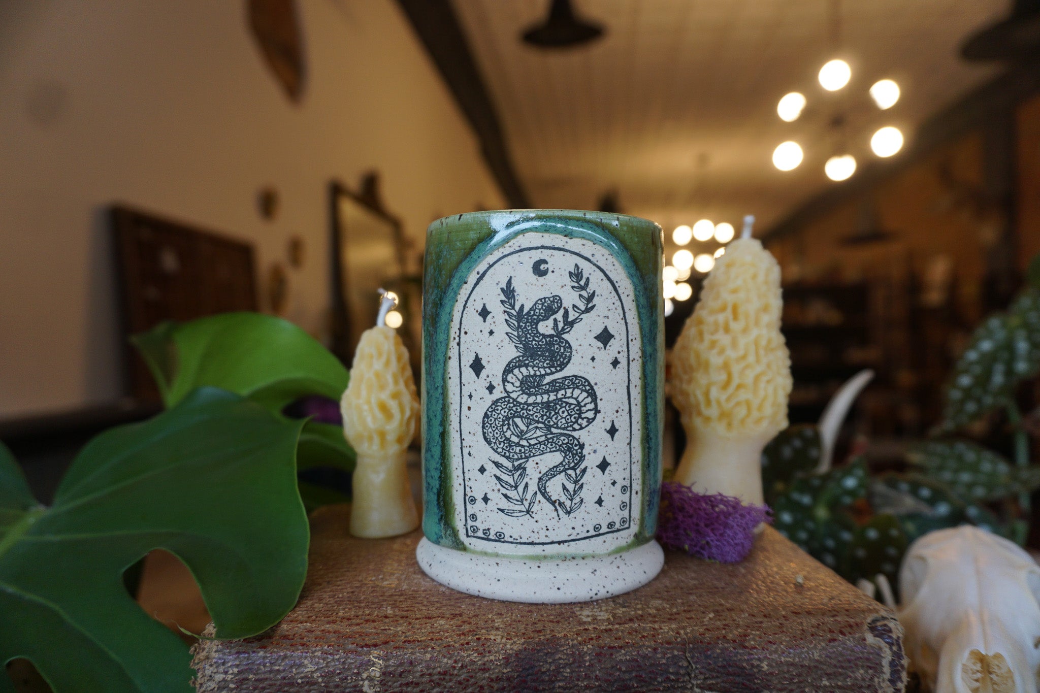 14oz Serpent Arch Candle