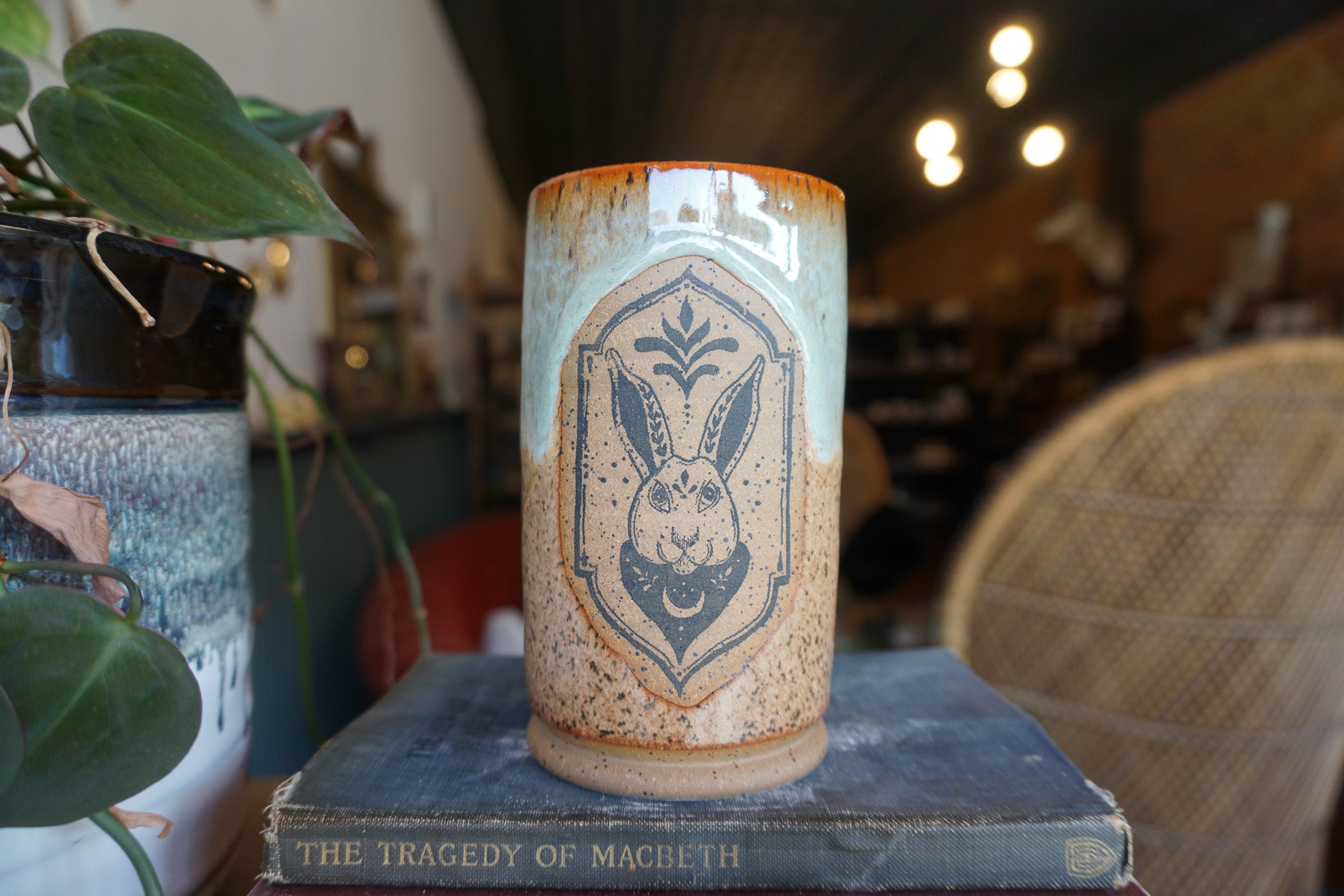14oz Rabbit Tumbler in Seafoam & Spice Glaze